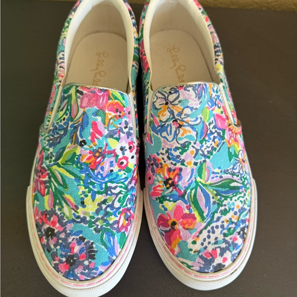 Lilly Pulitzer Julie sneaker in Amalfi Blue/Alligator Isle print 7.5 w/ box!